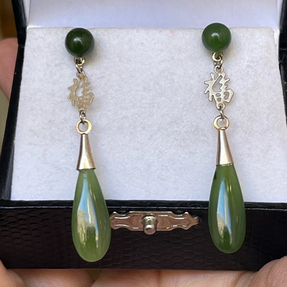 Natural nephrite jade gold tone drop earrings - Picture 4 of 8